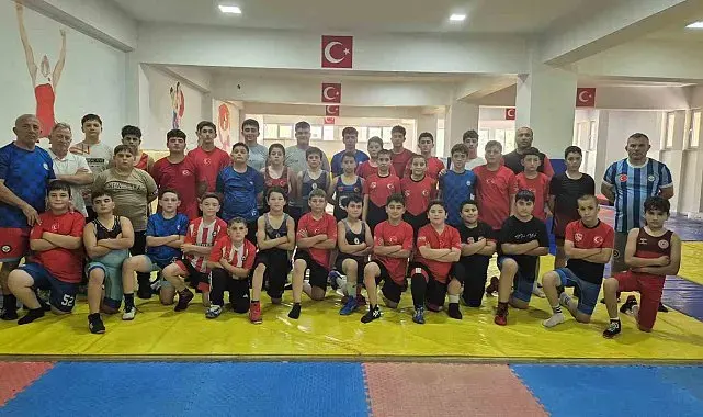 Sivaslı pehlivanlar şampiyonaya hazır