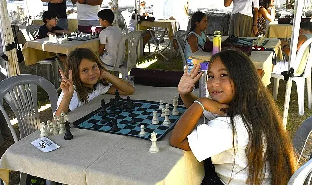 Kuşadası'nda uluslararası satranç turnuvası düzenlendi