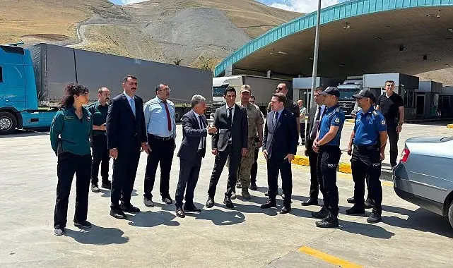 Kaymakamı Volkan Hülür, Esendere Sınır Kapısı'nda incelemelerde bulundu