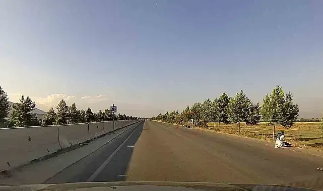 Motosikletteki çiftin yere savrulduğu anlar kamerada