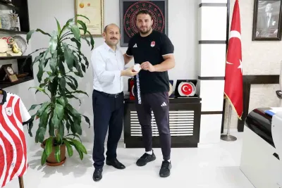 Samsunlu Milli Boksör Berat Acar'dan Akdeniz Oyunları'nda Gümüş Madalya