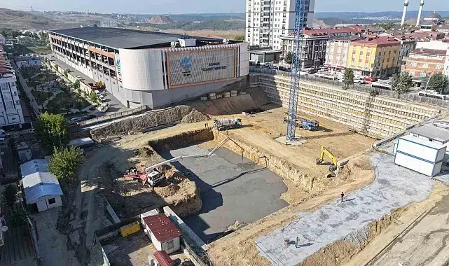 Sultangazi'de Yunus Emre Gençlik ve Spor Merkezi hizmete açıldı