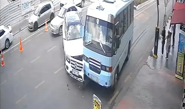 Cip ile yolcu minibüsünün çarpıştığı anlar kamerada
