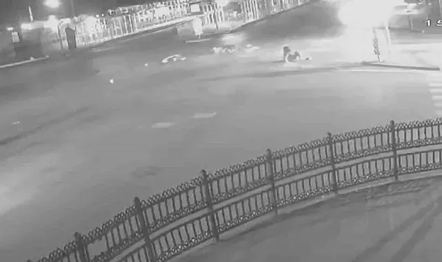 Sakarya'da 1 kişinin hayatını kaybettiği kaza anı güvenlik kamerasına yansıdı
