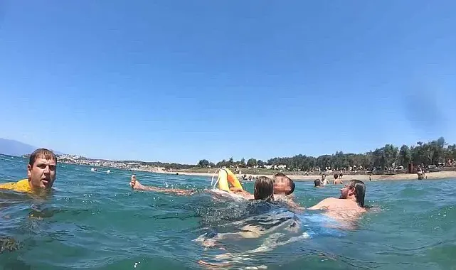 Gömeç'te bir kişi boğulma tehlikesi geçirdi: Cankurtaranlar saniyelerle yarıştı