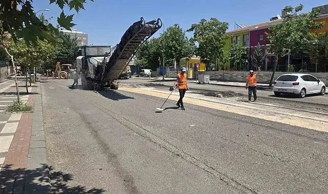 Büyükşehir Siverek merkezinde asfaltlama çalışması yaptı