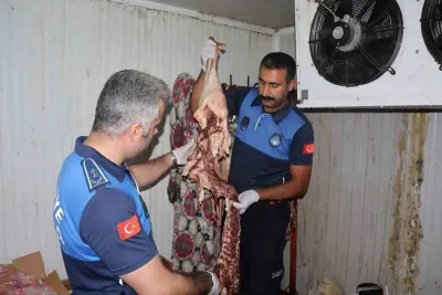 Şanlıurfa'da 315 Kilo Bozuk Et ve Yüzlerce Tarihi Geçmiş Ürün Ele Geçirildi