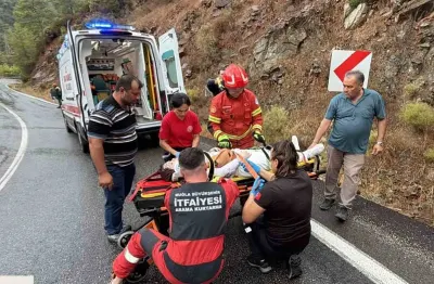 Göcek Tünel Üst Yolu'nda Trafik Kazası: Mahsur Kalan Sürücü Kurtarıldı