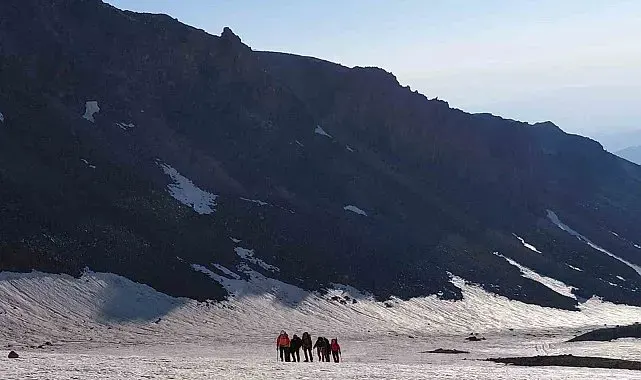 İnegöl Belediyespor dağcıları 15 Temmuz için Erciyes'e tırmandı