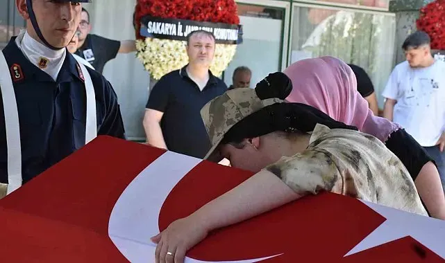 Kansere yenik düşen Uzman Çavuş, askeri törenle son yolculuğuna uğurlandı
