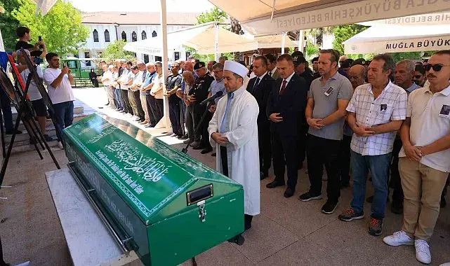 Muğla Valisi Akbıyık, şehit babasını son yolculuğuna uğurladı
