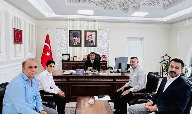 LGS Ağrı şampiyonu Muhammed Yusuf Işık'a Kaymakam Dertlioğlu'ndan anlamlı ödül