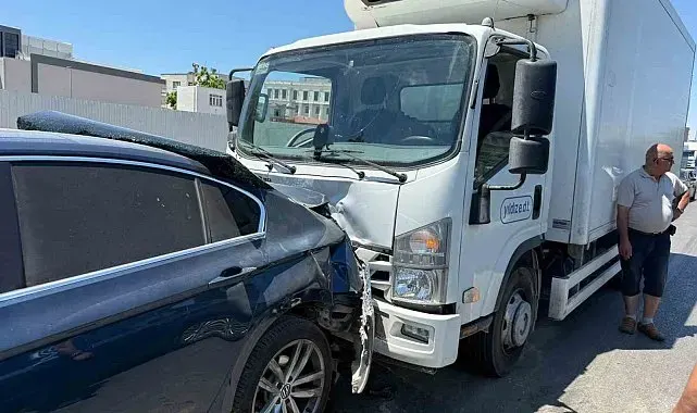 Antalya'da 3 araçlı zincirleme kaza: 2 yaralı