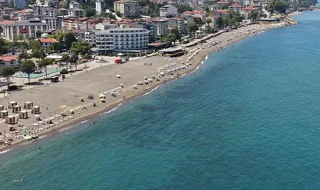 Akçakoca'da termometreler 37 dereceyi gösterdi, sahiller doldu taştı