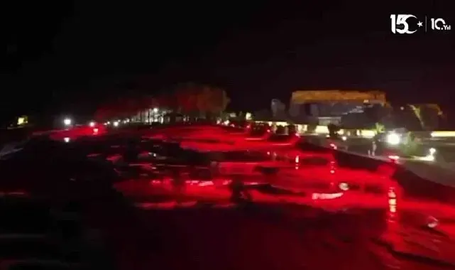Pamukkale ve Hierapolis, 15 Temmuz hatırasına kırmızı ve beyaz renlere büründü