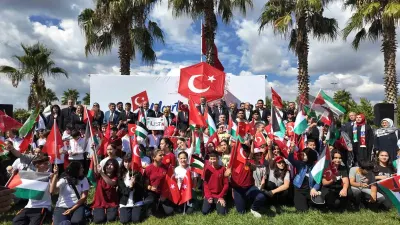 Maltepe Sahili'nde Gazze İçin Uçurtmalar Gökyüzüyle Buluştu