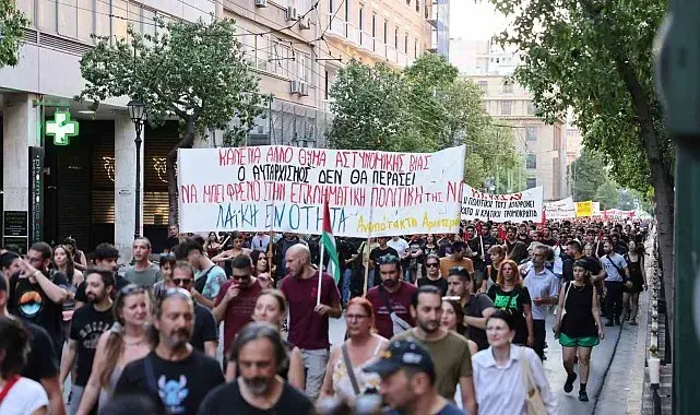 Yunanistan'da polisin açtığı ateş sonucu ölen otizmli genç için protesto düzenlendi