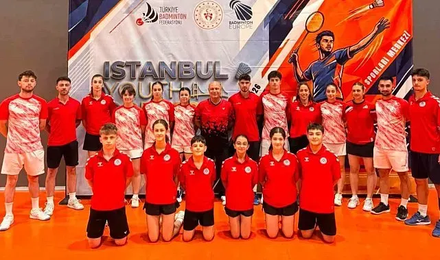 Badminton Süper Ligi'nin zirvesinde Erzincan ekipleri yer aldı