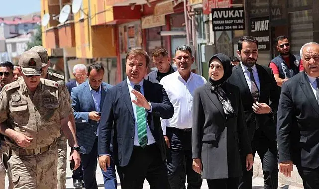 Vali Aydoğdu, Tercan'da vatandaşlar ve esnafla buluştu