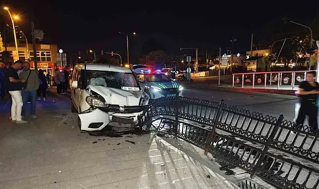 İki motosiklete çarpan sürücü ortalığı savaş alanına çevirdi: 1 ölü, 3 yaralı