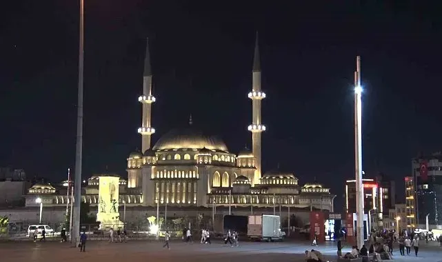 15 Temmuz'un 10. yıl dönümünde İstanbul'da camilerde sela okundu