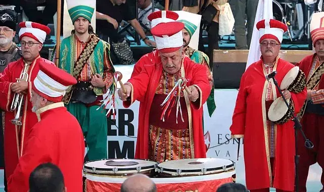 Eskişehirliler 15 Temmuz için tek yürek oldu, meydanda adım atacak yer kalmadı