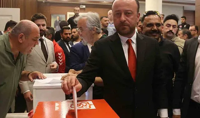 Sivasspor'da Burak Özçoban yeniden başkan seçildi