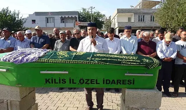 Kilis'te eşi tarafından silahla vurularak öldürülen kadın son yolculuğuna uğurlandı