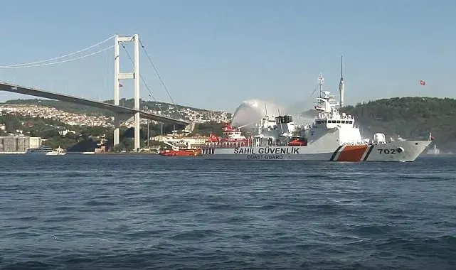 İstanbul Boğazı'nda 15 Temmuz şehitleri için tekne korteji oluşturuldu