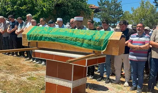 Sarı kantaron toplarken kayalıklardan düşerek ölen hastane teknikeri toprağa verildi