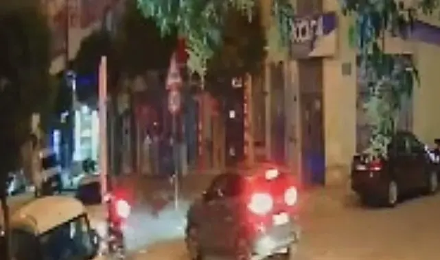 Park yerinden çıkan otomobile çarpan motosikletli yaralandı