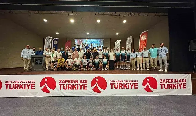 Marmaris'te 15 Temmuz Şehitleri Anma Programı bisiklet yarışı kazananları ödüllerini aldı