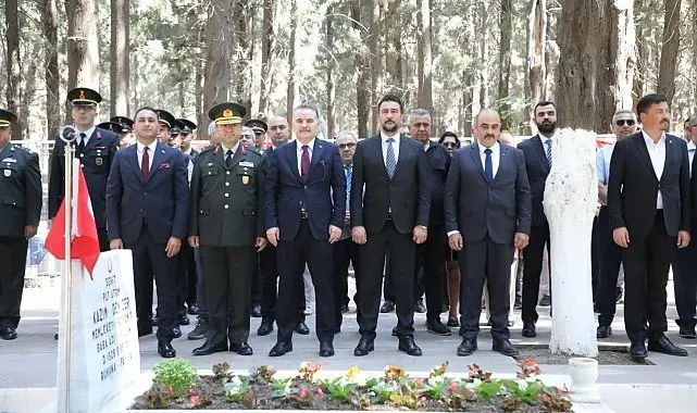 Edremit'te 15 Temmuz şehitleri dualarla anıldı