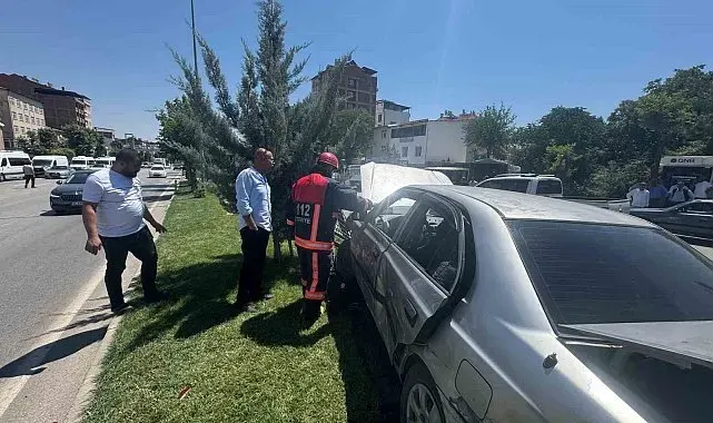 Elazığ'da beton mikseriyle otomobil çarpıştı: 3 yaralı