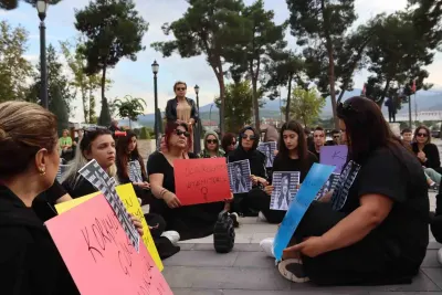 Çorum'da Öldürülen Yasemin Yanık İçin Kadınlardan Oturma Eylemi