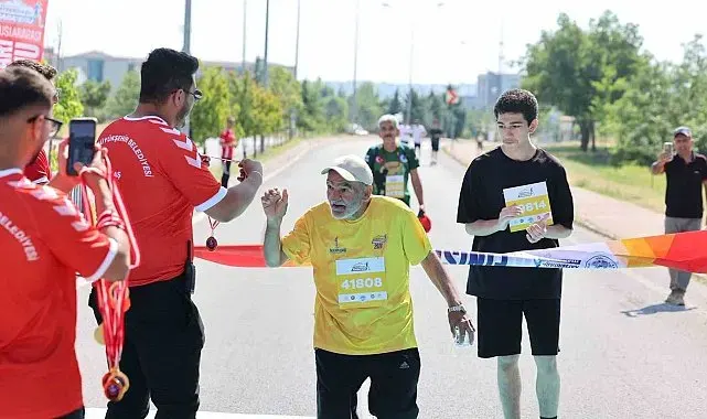 7'den 70'e demokrasi koşusunda buluştu