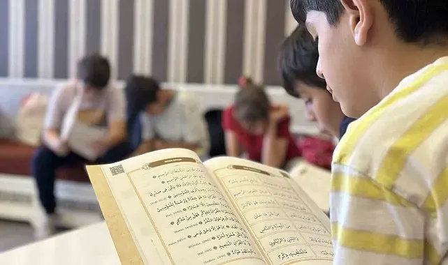 Ağrı'da gençler 15 Temmuz şehitleri için Kur'an-ı Kerim okudu