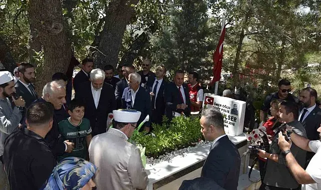 Dicle'de şehitler kabirleri başında anıldı