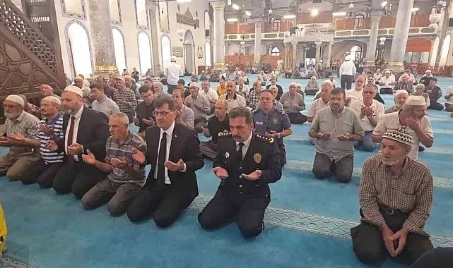 Kütahya Ulu Camii'nde 15 Temmuz şehitleri için 2 bin 530 hatmin duası yapıldı