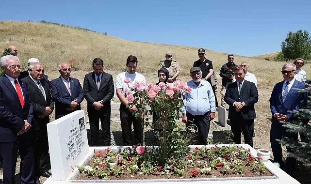 15 Temmuz şehidi Gündüz kabri başında dualarla anıldı