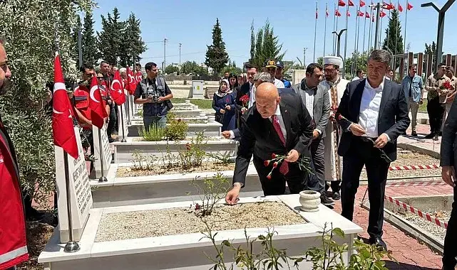 15 Temmuz'da şehitler kabirleri başında anıldı