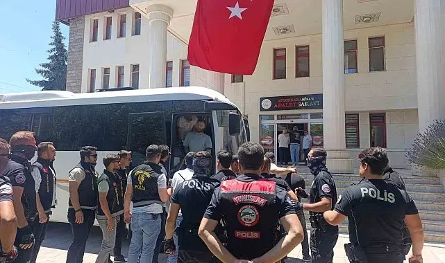 Durak başkanı cinayetinde yakalanan 18 kişi adliyeye sevk edildi