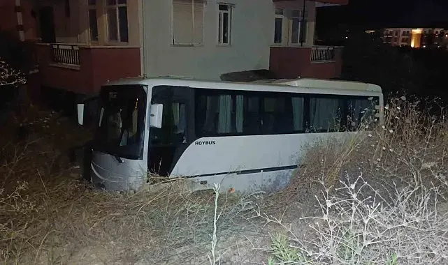 Antalya'da midibüs otomobille çarpıştı: 6 yaralı