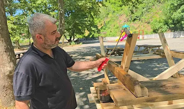 Yenice Belediye Başkanı Karakaş işçileri dinlendirdi, kendisi çalıştı