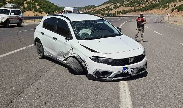 Bingöl'de otomobil bariyerlere çarptı: 4 yaralı