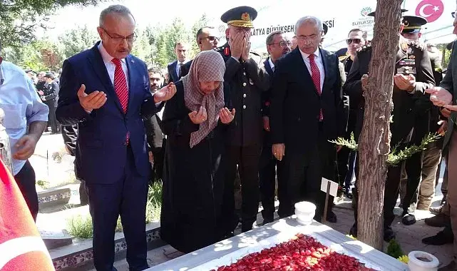 Malatya'da 15 Temmuz şehitleri mezarları başında anıldı