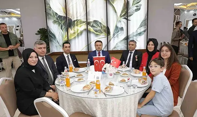 Kütahya'da şehit aileleri ve gazilerle aynı sofrada buluştu