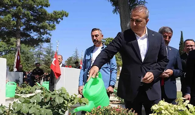 Karaman'da 15 Temmuz'da şehitlikler ziyaret edildi