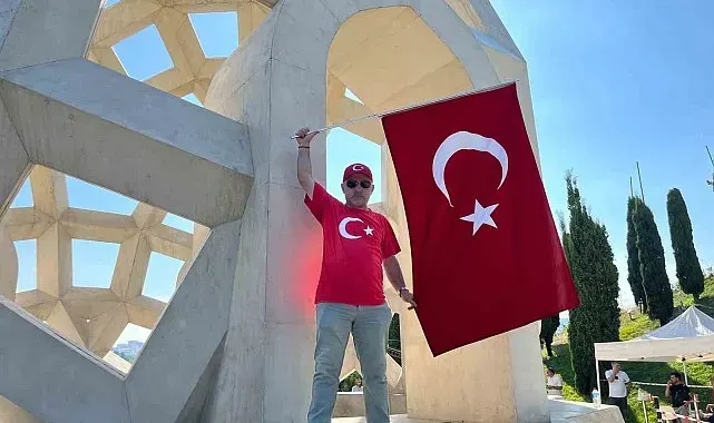 15 Temmuz'un 10'uncu yılında Şehitler Makamı'na ziyaretçi akını: "İslamda ölüm ve cuma dışında okunan sela birlik ve beraberlik çağrıdır"