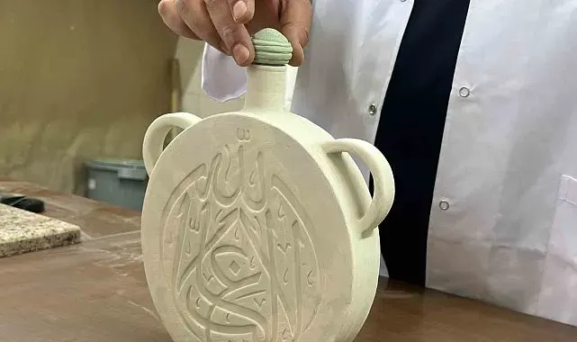 El ile şekillendirilen seramiğin fırından çıkıp son halini alması 1 hafta sürüyor